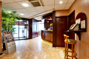  Kyriad Hotel Nevers Centre  Невер